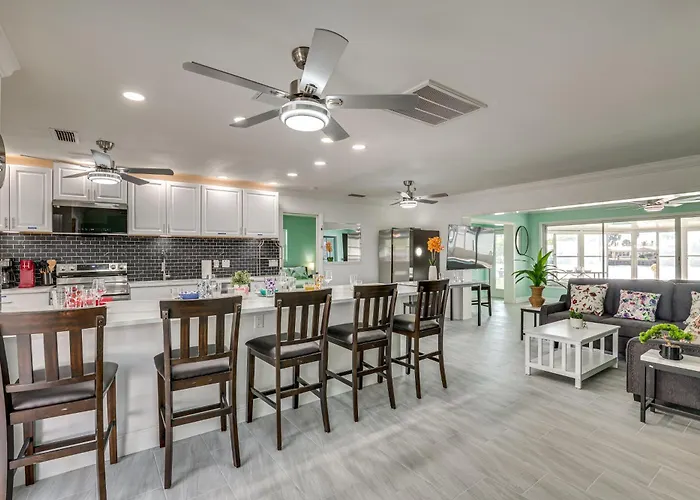 Ocean View, Pool & Boat Dock: Indian Rocks Retreat Holiday home Clearwater Beach