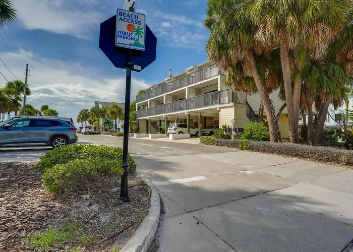 Holiday home Ocean View, Pool & Boat Dock: Indian Rocks Retreat